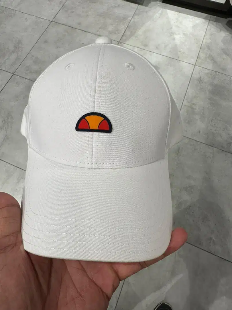 Topi ellesse ori kondisi masih baru