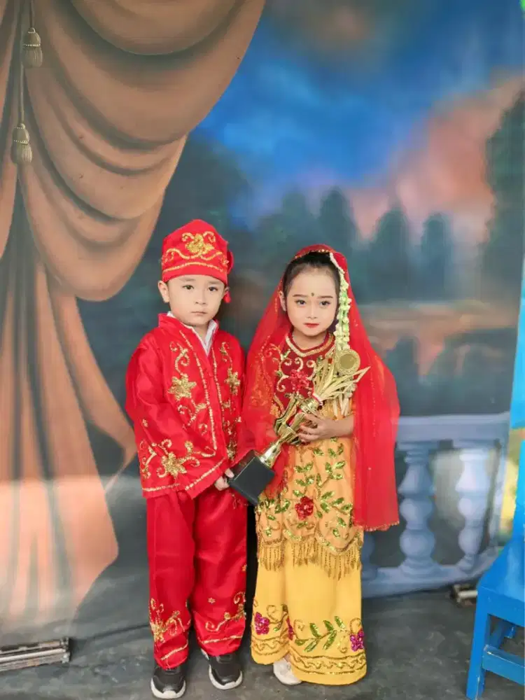 Aneka baju adat pria, wanita