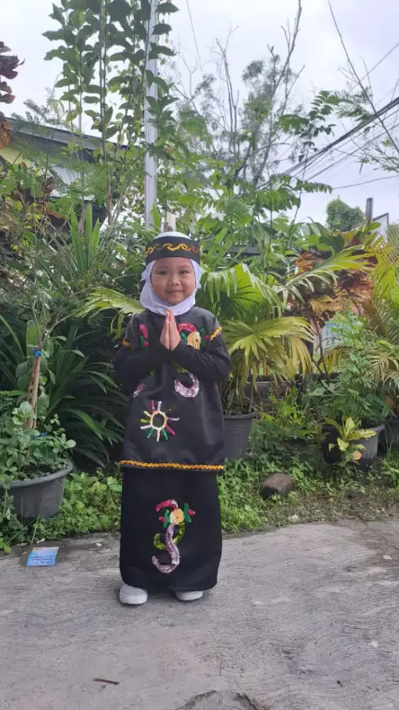 Aneka baju adat pria, wanita