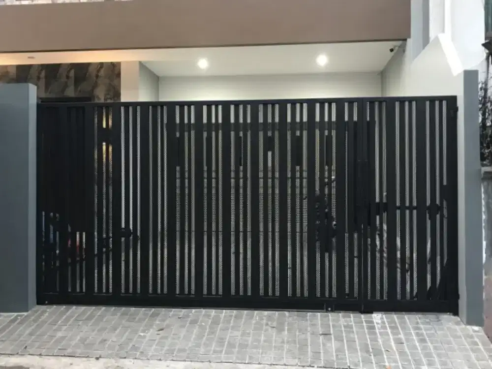 Pagar besi holo rumah / kantor