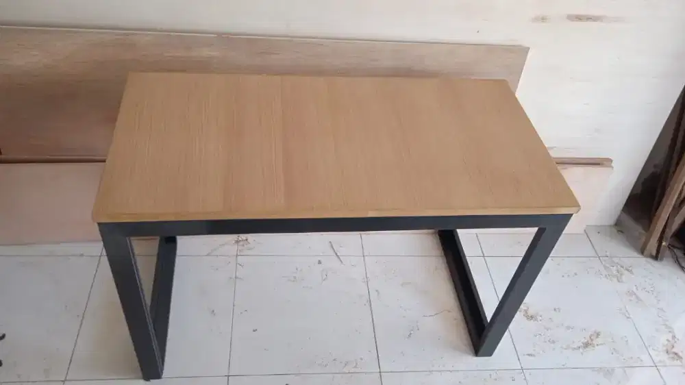 Meja Komputer PC,  meja kantor kaki kotak terlaris