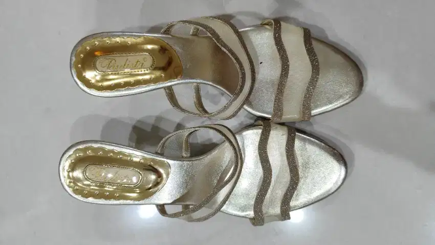 Sandal heels pesta size 39 warna gold / emas