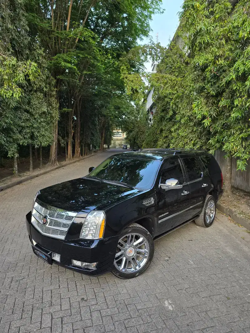 Cadillac escalade 6.2cc Platinum edition 2011 / 2012 A/T Hitam