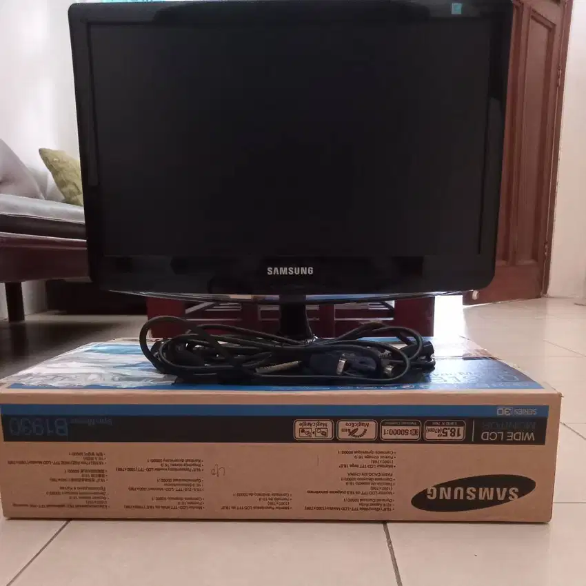 Monitor LCD Samsung B1930N Syncmaster Wide Touch Panel 19 Inci