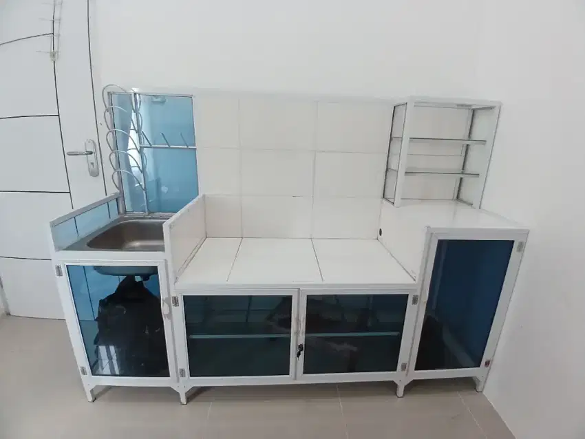 Dijual Kitchen Set Minimalis dengan Rak Piring dan Lemari Penyimpanan