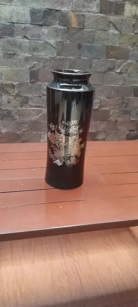 Vas bunga kramik jepang