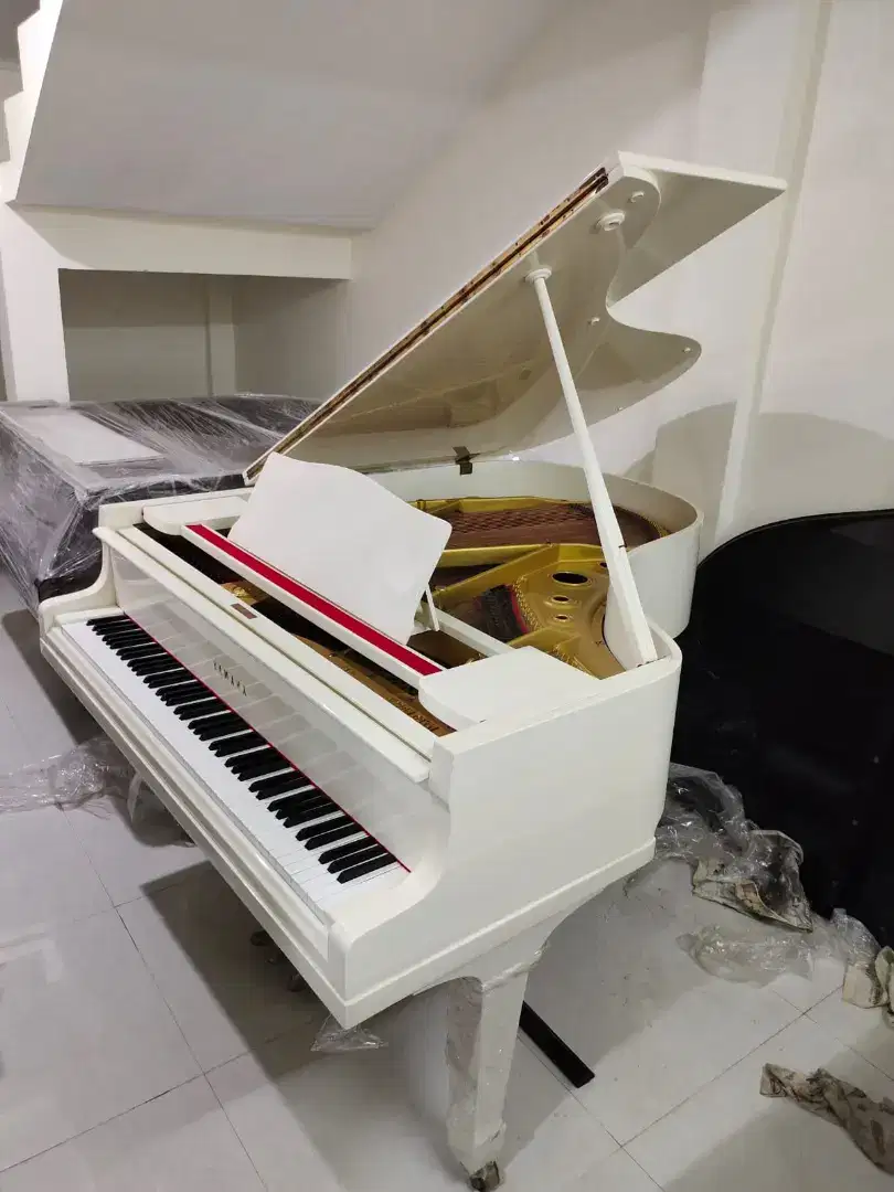 Grand Piano Yamaha G2 Nippon Gakki White