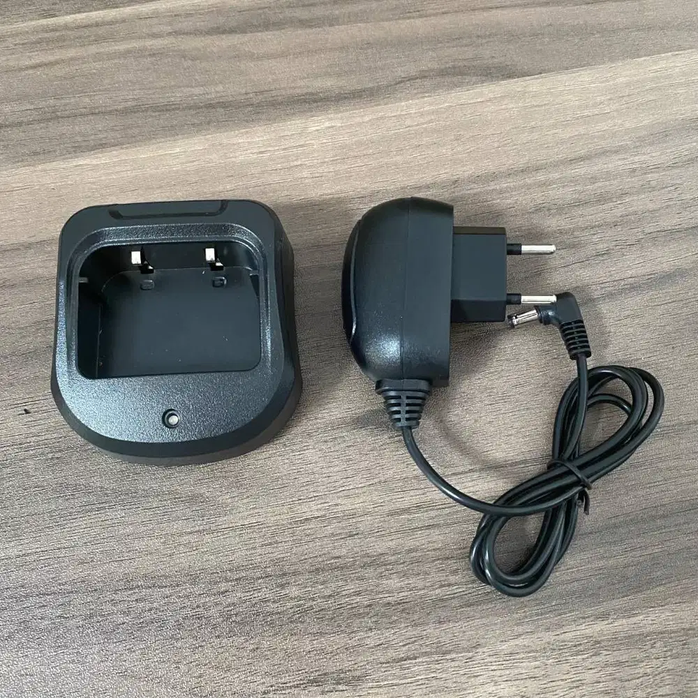 Charger Scom UV-7Pro