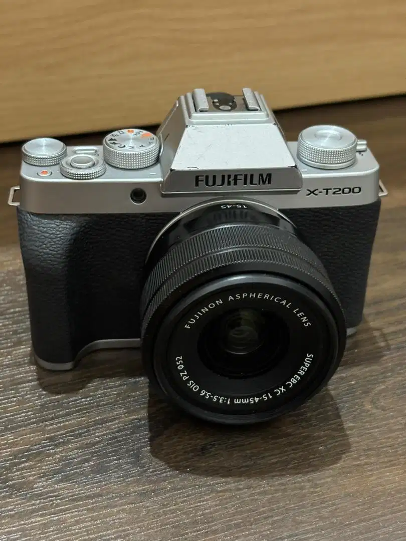 Fujifilm X-T200 Mirrorless Digital Camera (DUPE X-100V)