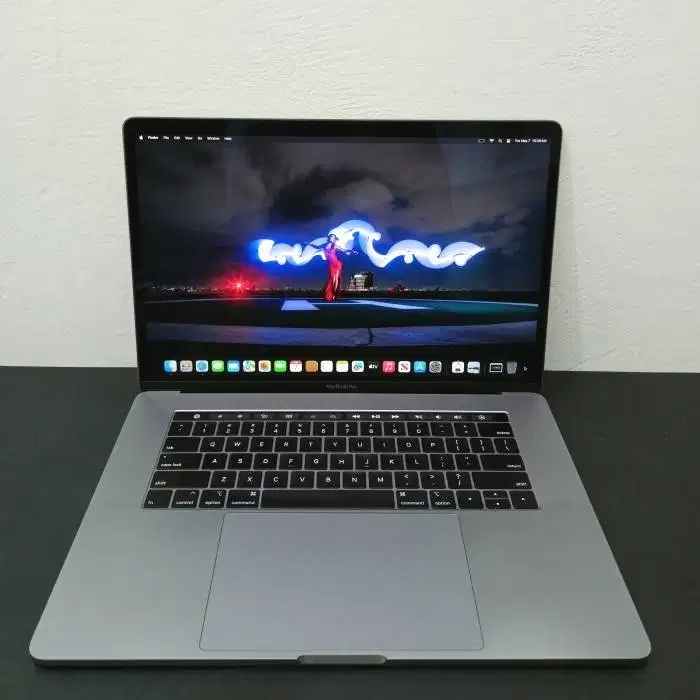 Macbook Pro 15 Inch 2019 (99% Seperti Baru )