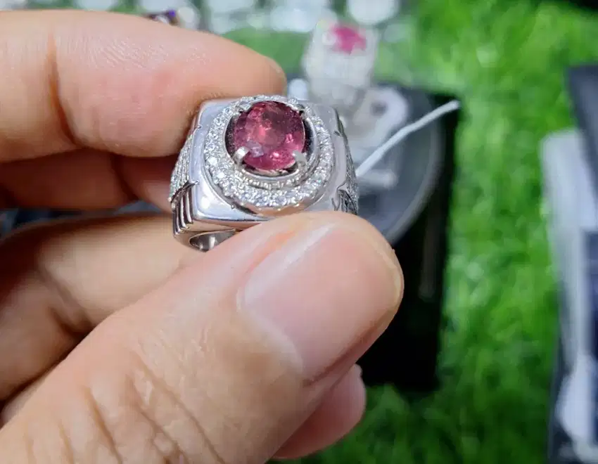 Batu Natural Rhodolite Garnet