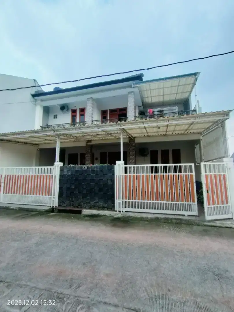 Dijual Rumah Besar Cocok untuk investasi kost