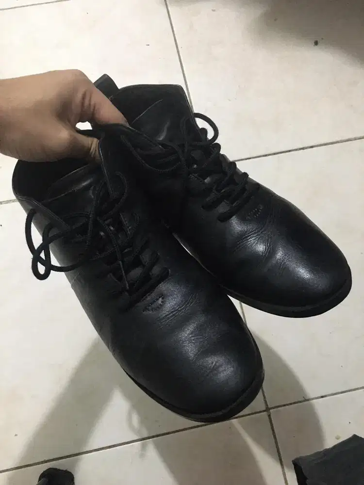 Sepatu kulit pantofel