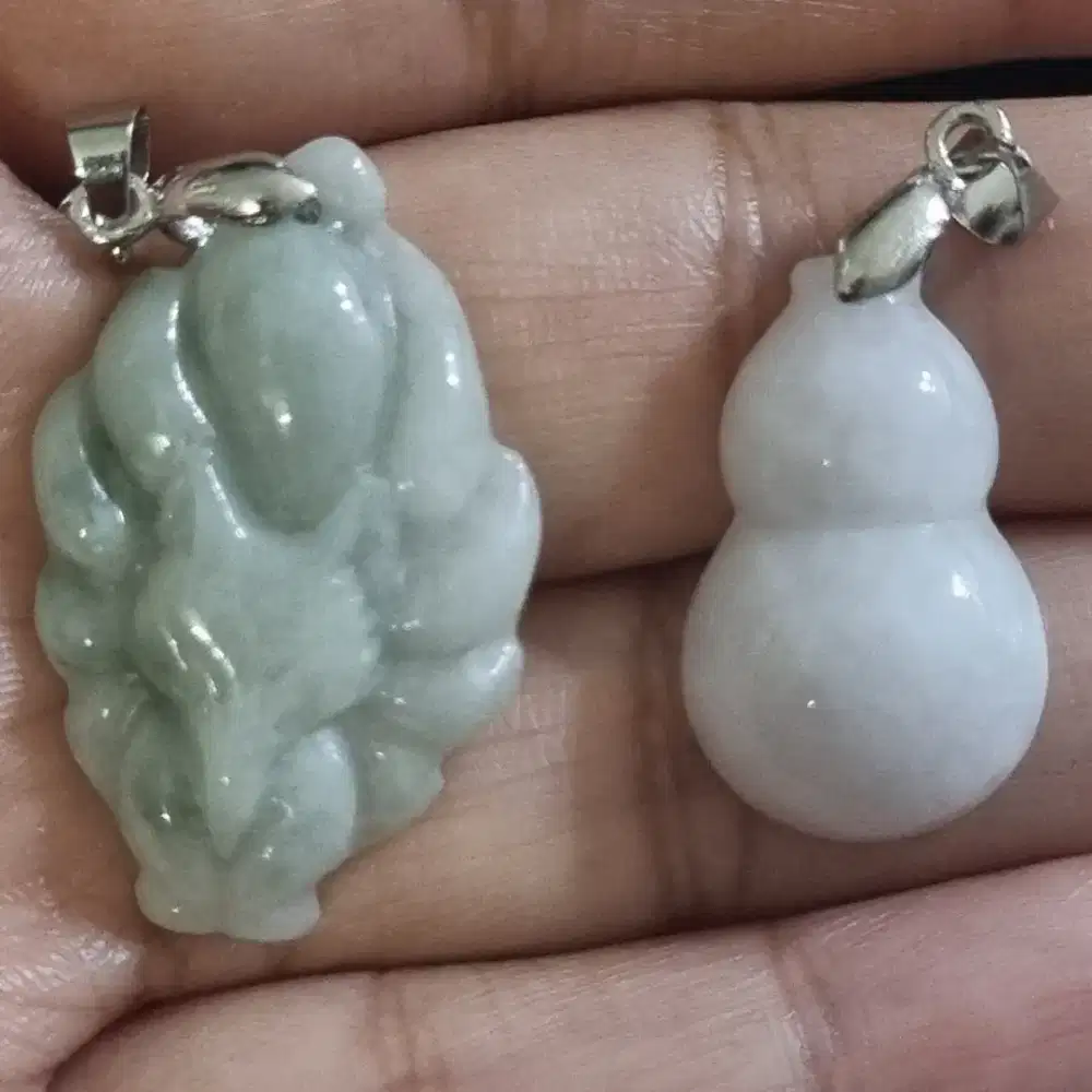 Liontin giok burma bentuk fox/ rubah ekor 9 dan half hulu/ kendi