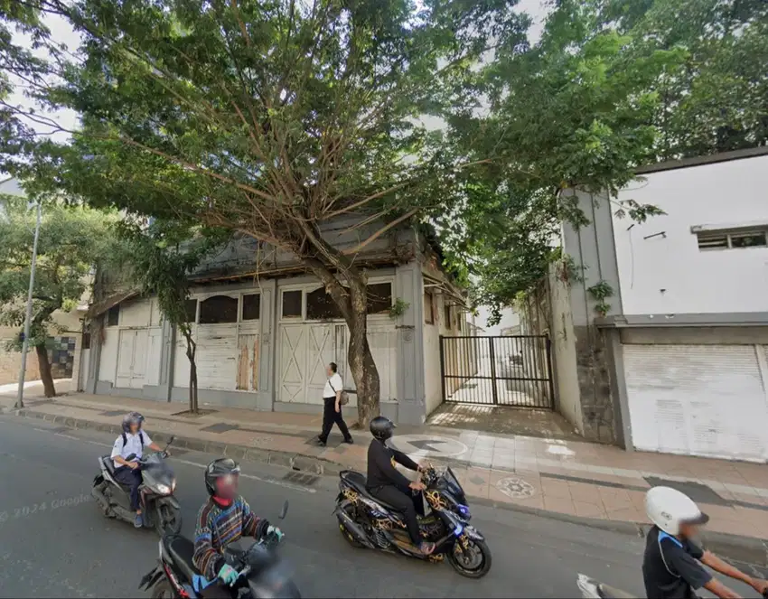 Gedung Komersial Jalan Veteran