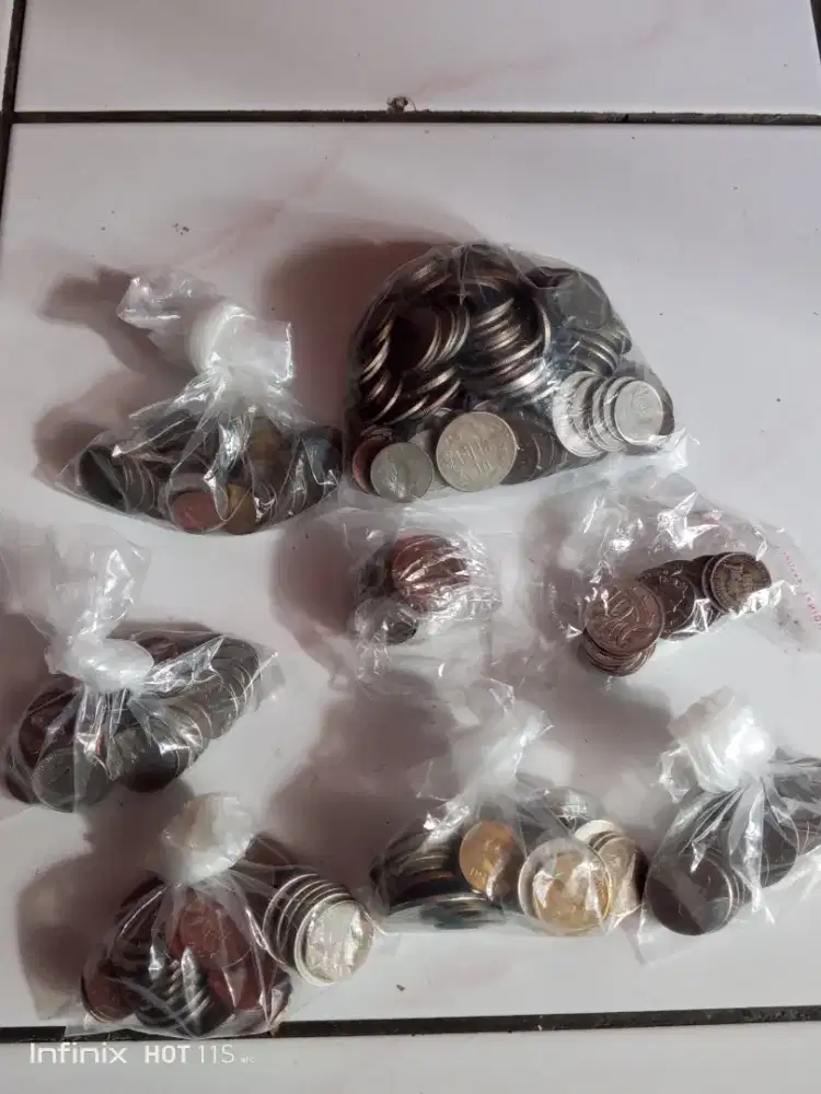 Uang kuno asing dan rupiah