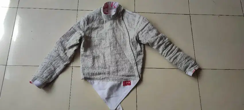 Baju metalik sabel anggar