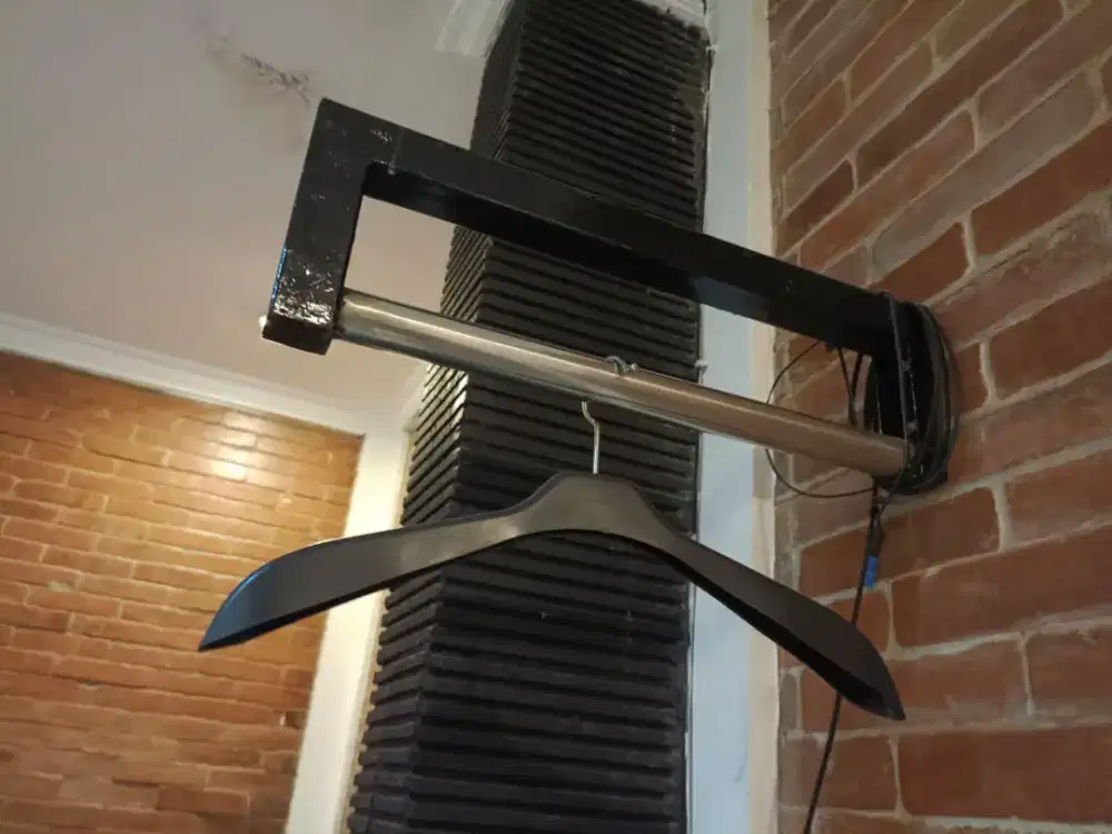 Stand Hanger ada dua unit