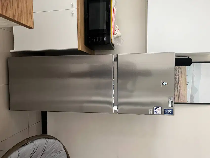 Kulkas Electrolux 2 pintu like new