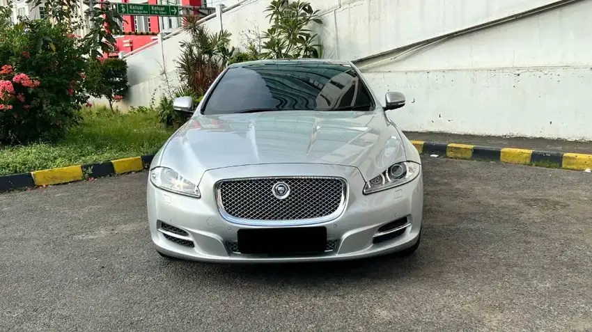 Jaguar XJL 3.0 V6 AWD Fullspec AT Silver 2013 km14rbmil Good Condition