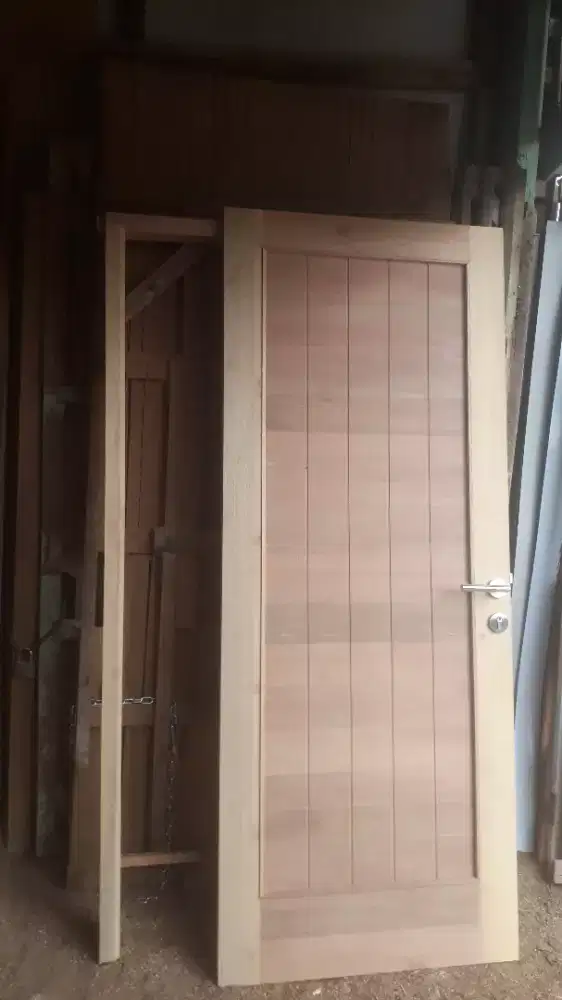 Dijual daun pintu solid kayu...