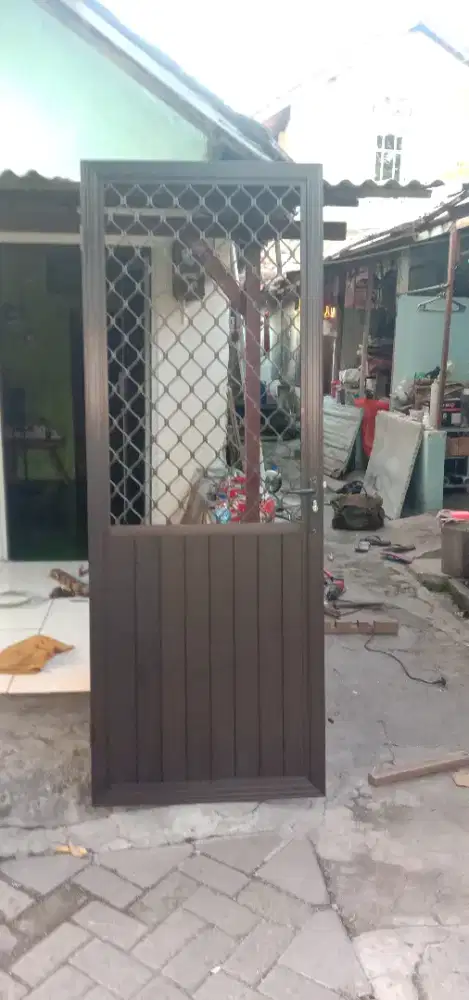 Pintu kasa nyamuk aluminium
