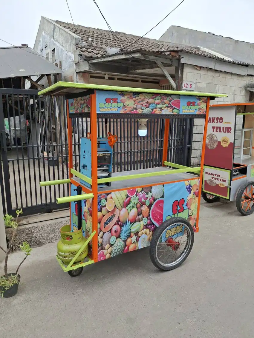 gerobak buah-buahan/ es jus buah/ es jeruk/ gorengan/ DLL