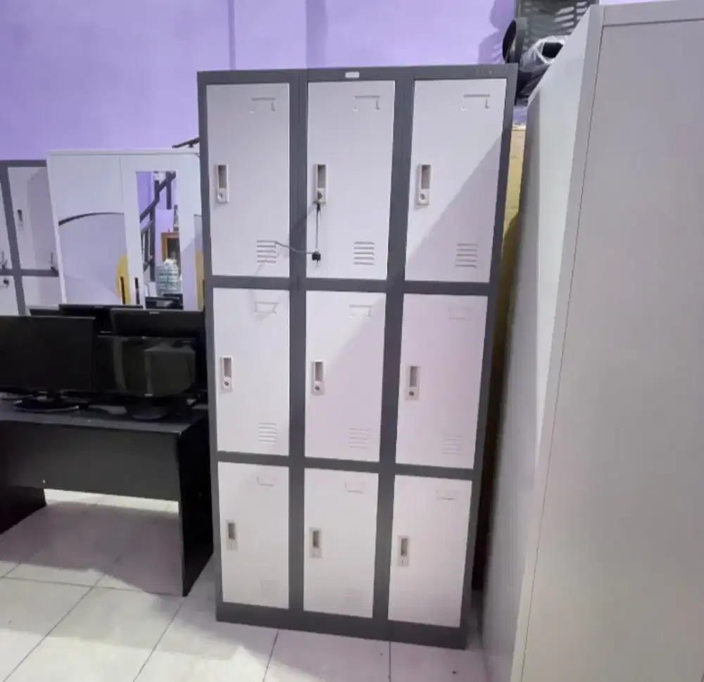 Locker kantor 9 pintu