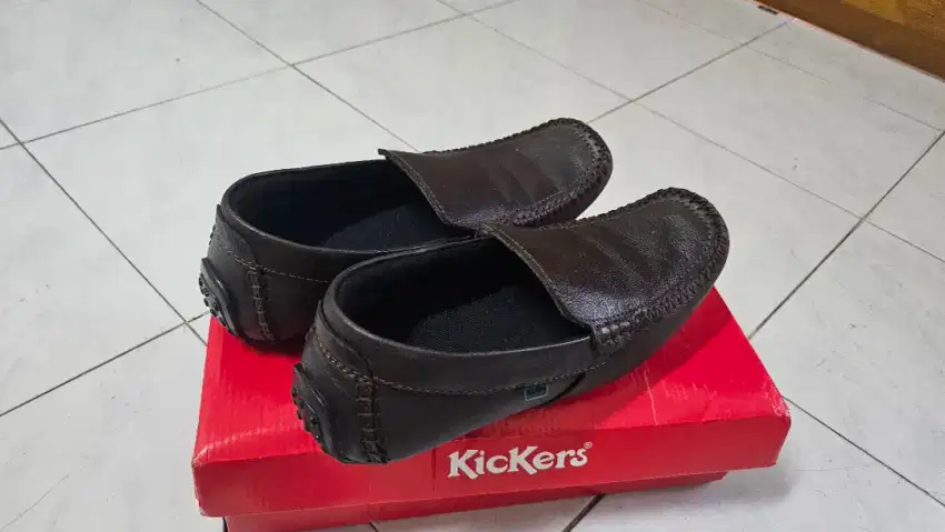 [PRELOVED] SEPATU KERJA PANTOFEL KULIT KICKERS. SPT BARU BANGET.