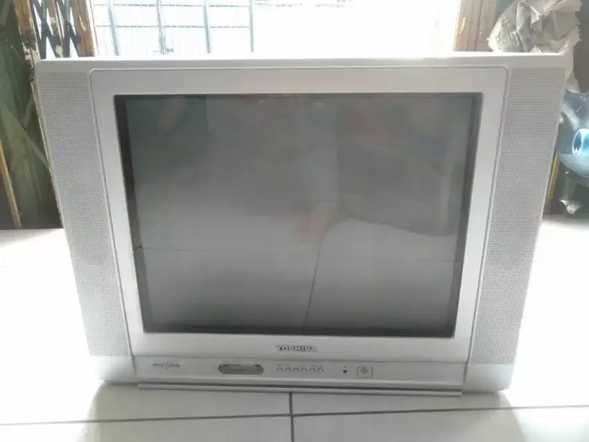 Satu set Tv tabung Toshiba 21LZE17 sama STB