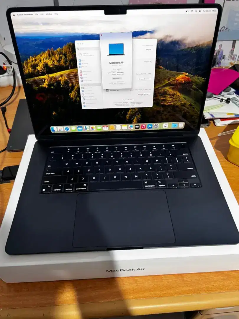 Macbook air 2024 M3 15 8/256gb gar ibox sd juni 2025 like new