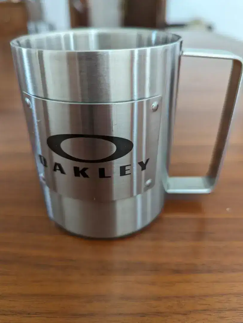 Mug metal oakley