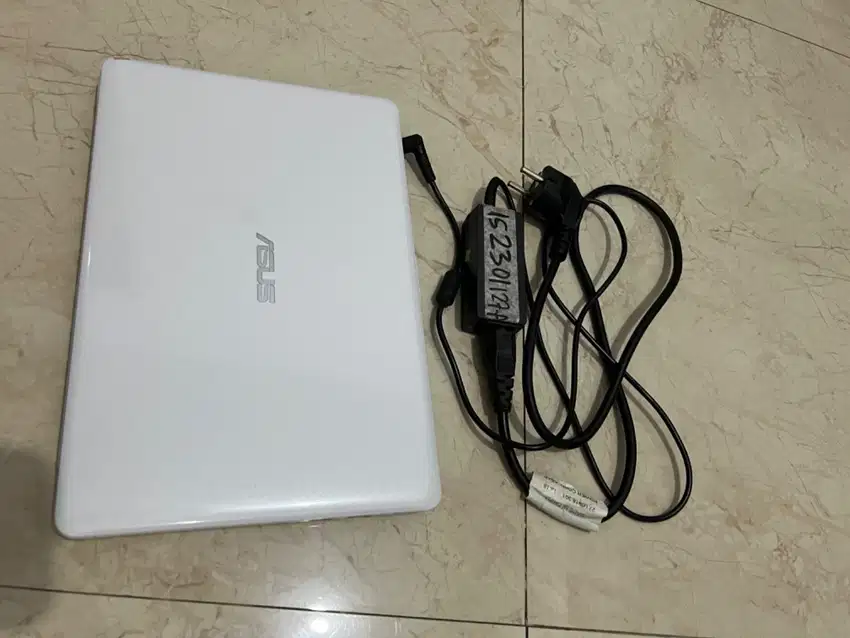 JUAL CEPAT ! Notebook ASUS E203MAH