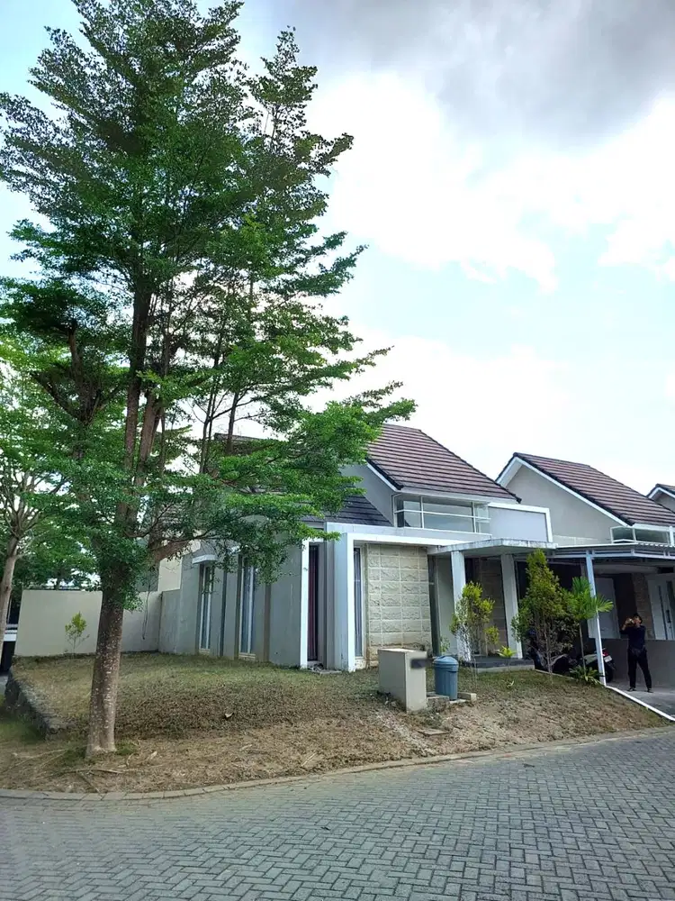 Rumah Hook Halaman Luas di Citra Grand Mutiara