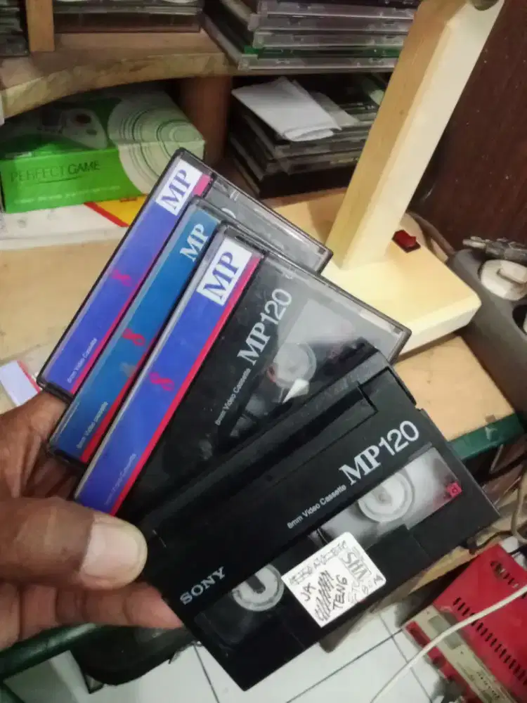 Kaset film 8mm untuk video recorder