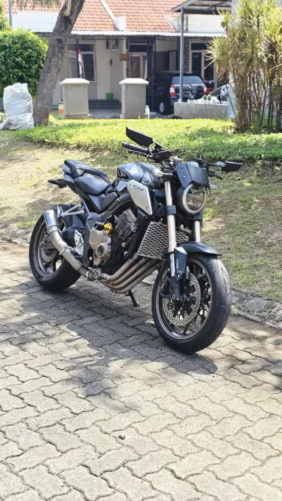 Honda CB650R neo 2022, black, kondisi cakep, full mulus, no PR