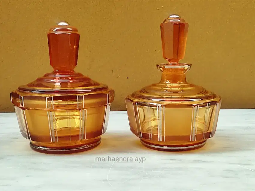 Botol parfum kristal amber era kolonial art deco