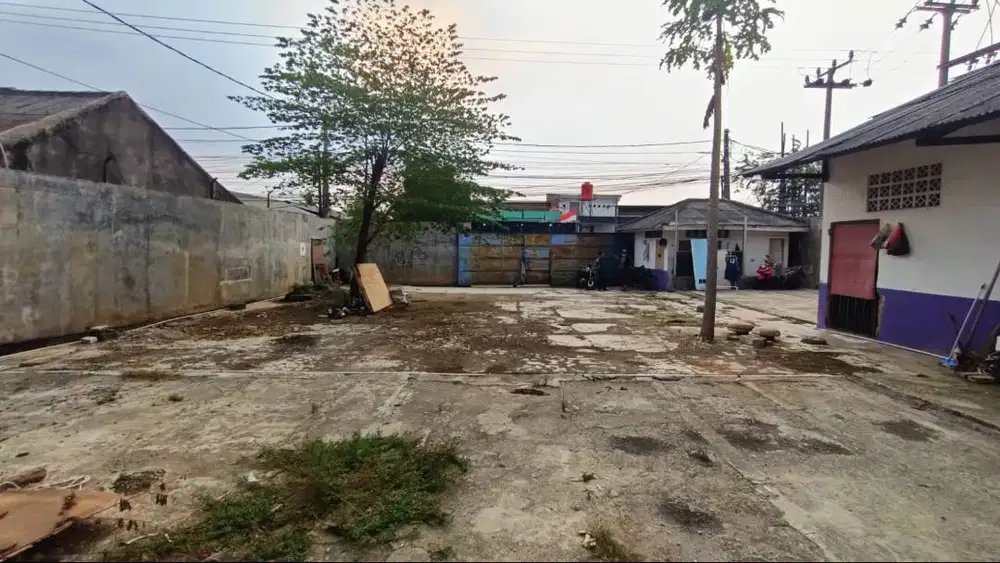 Disewakan Tanah dan Bangunan gudang di pinggir jalan utama, di Mustika