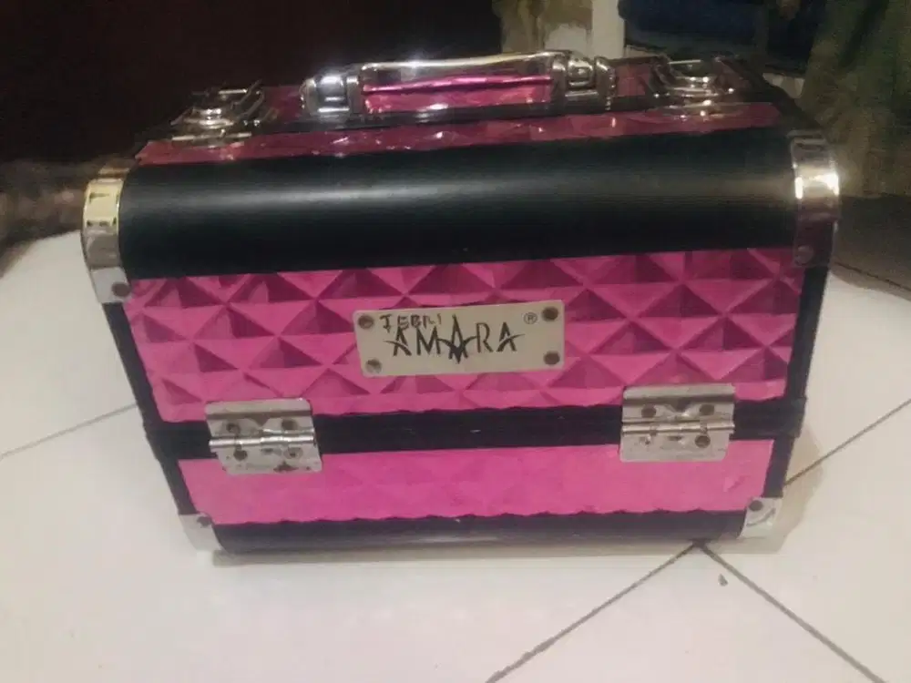 kotak make up warna fanta