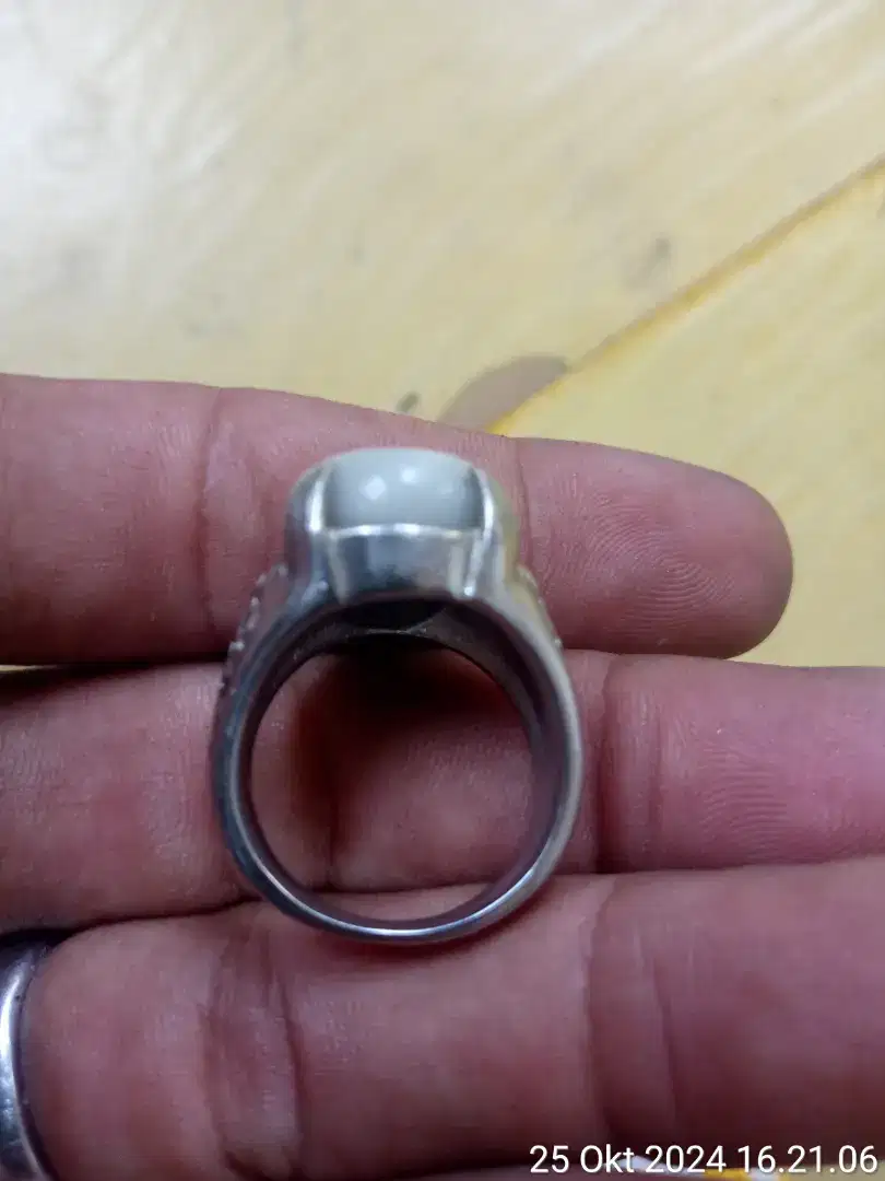 batu cincin bacan bully
