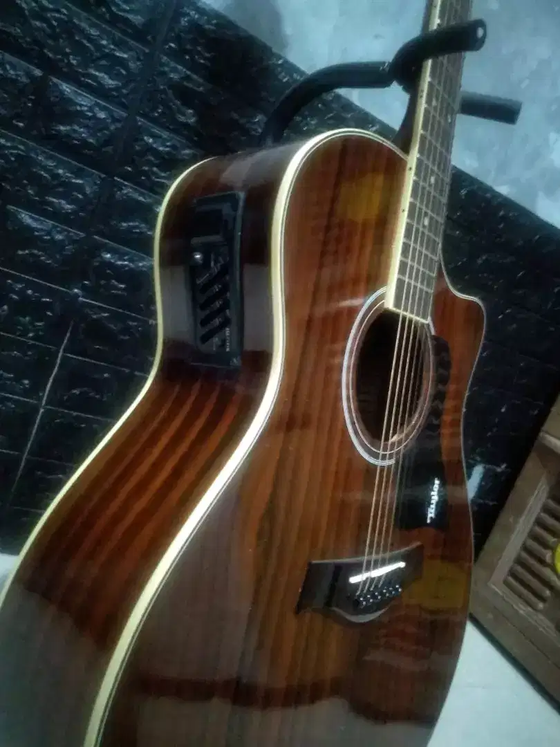 Gitar elektrik aqustik