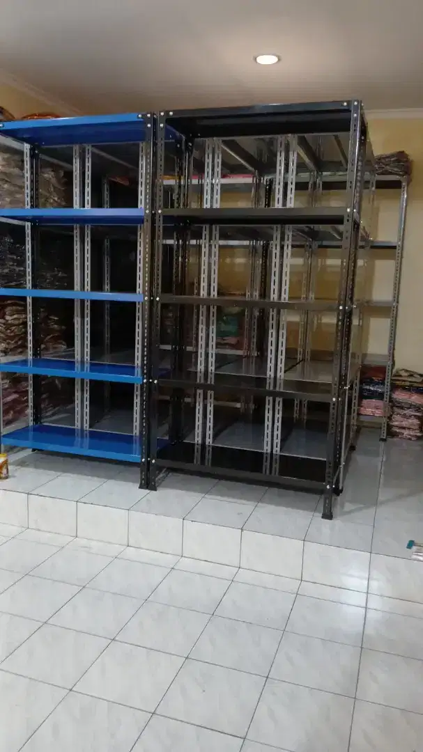 Rak besi 5 susun muat barang banyak diseinnya sangat rapi barang ready