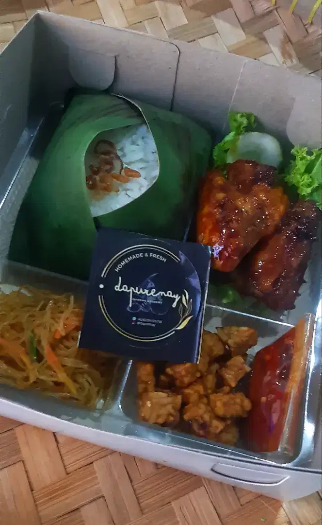 Catering nasi kotak nasi box besek  dll