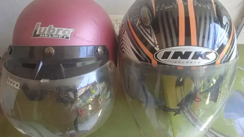 Sepasang helm keren