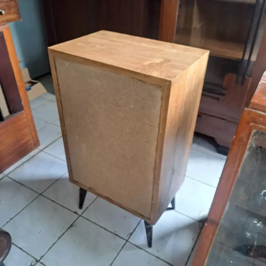 Box Speaker Jengki Jati tua
sudah kerok 
Dimensi
88cm P50cm L33cm