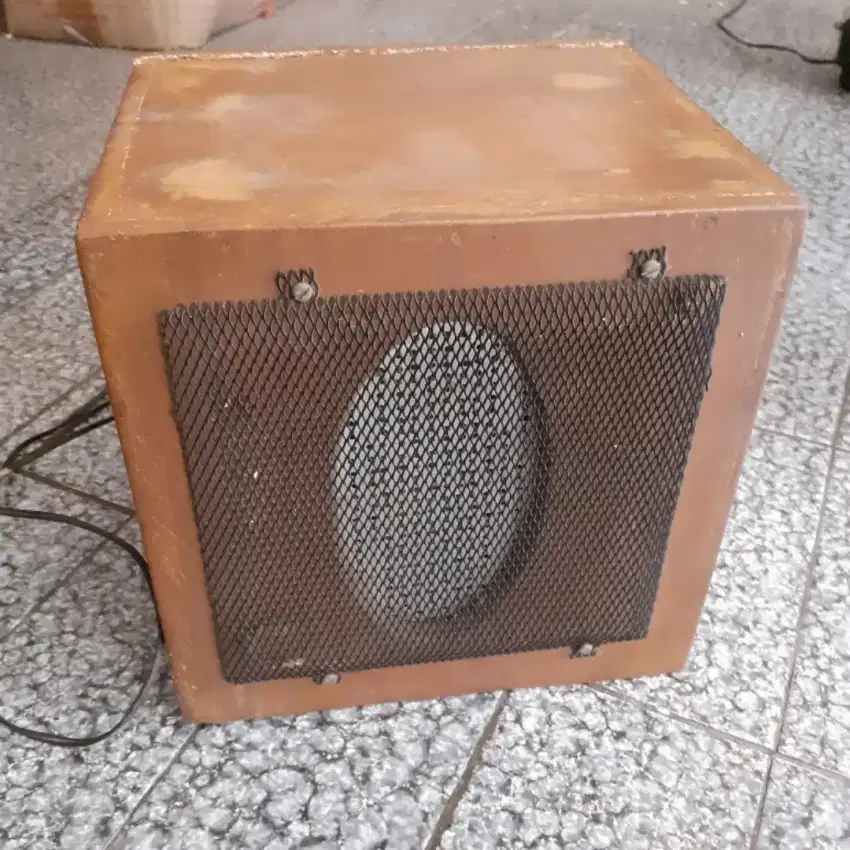 Speaker kayu model Jadul