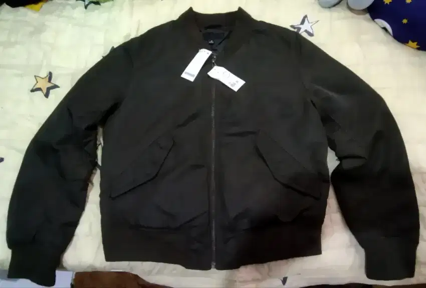 Gajian promo sale Jaket bomber army uniqlo size on tag M