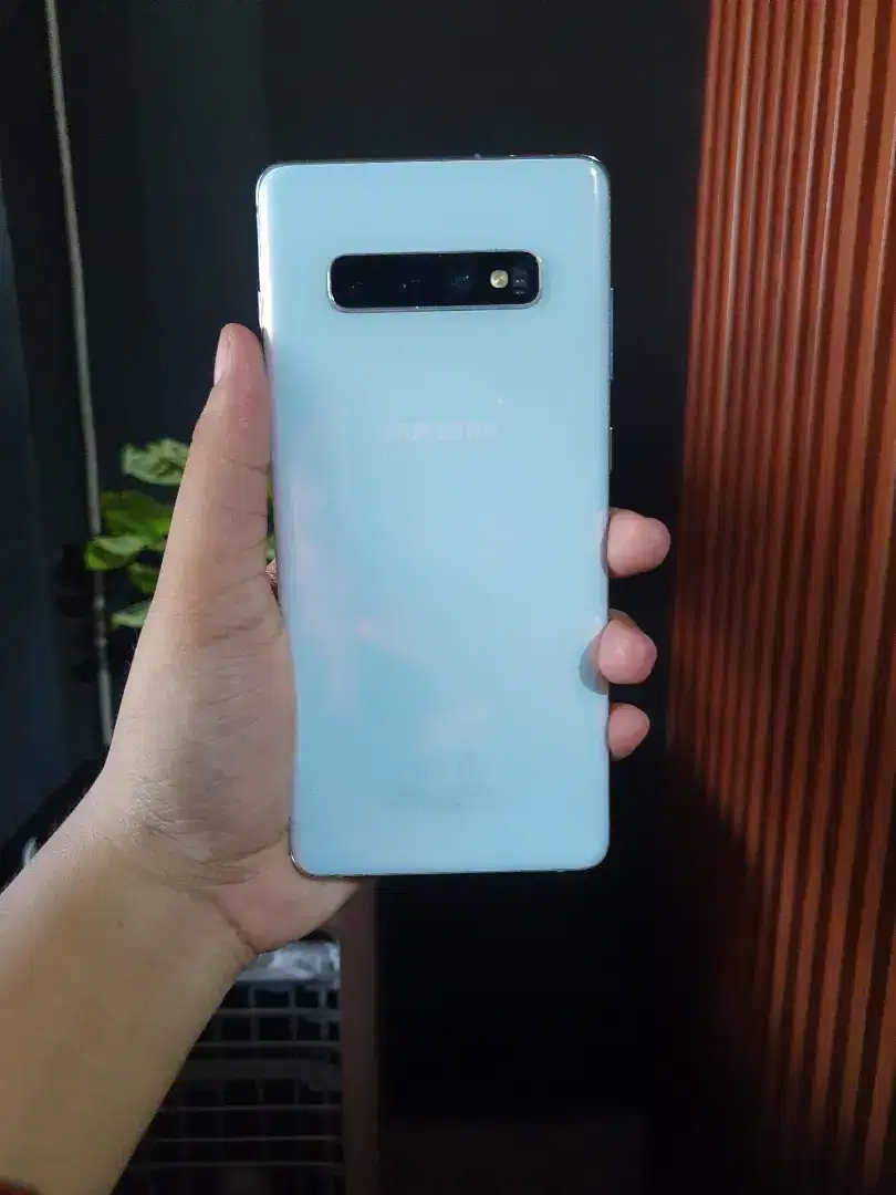 Samsung Galaxy S10+ 8/128 Fullset Sein