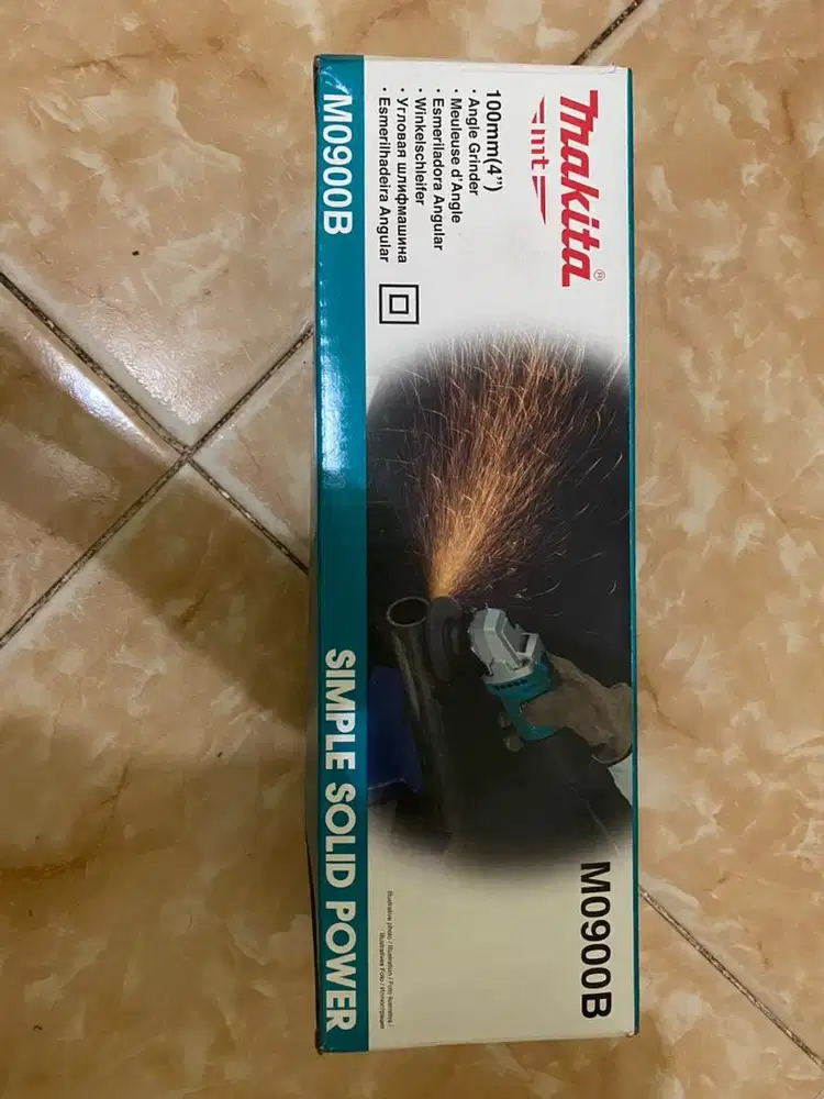Gerinda tangan makita M 0900B