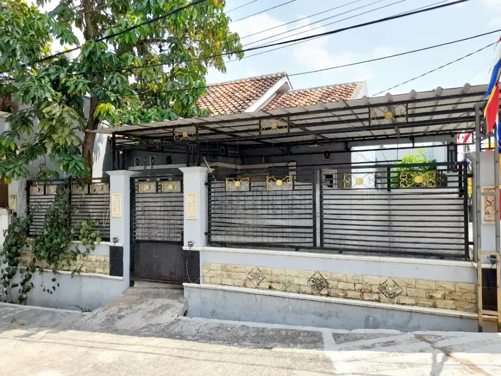 Dikontrakkan/Dijual Rumah Hook di BIP,  persis depan pos security